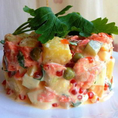 Оливье с семгой и красной икрой