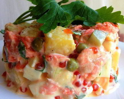 Оливье с семгой и красной икрой