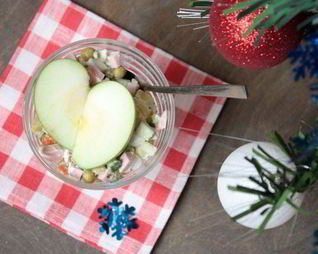 Оливье с зеленым яблоком