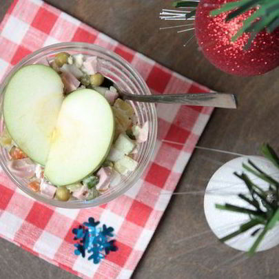 Оливье с зеленым яблоком