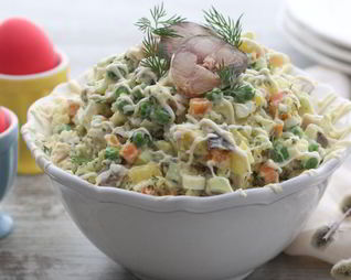 Оливье со скумбрией горячего копчения