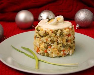 Праздничный Оливье с курицей