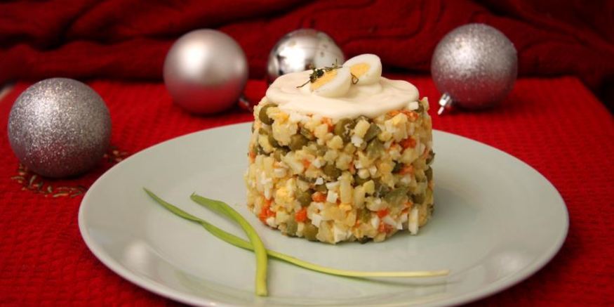 Рецепт праздничного оливье с курицей