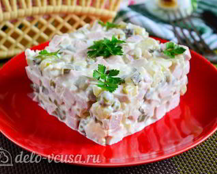 Салат Оливье с колбасой без моркови