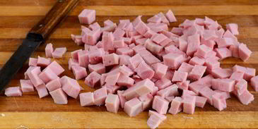 салат оливье с колбасой без моркови