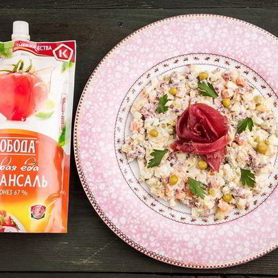 Салат Оливье с копченой говядиной