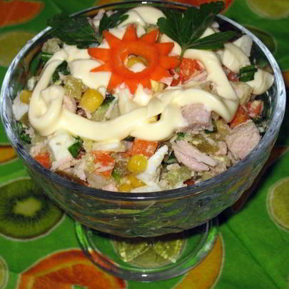 Салат Оливье с кукурузой