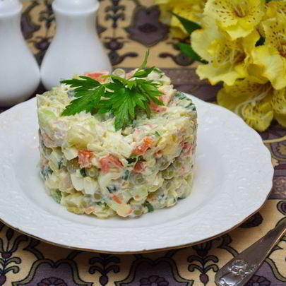 Салат Оливье с курицей