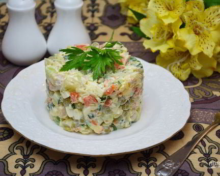 Салат Оливье с курицей