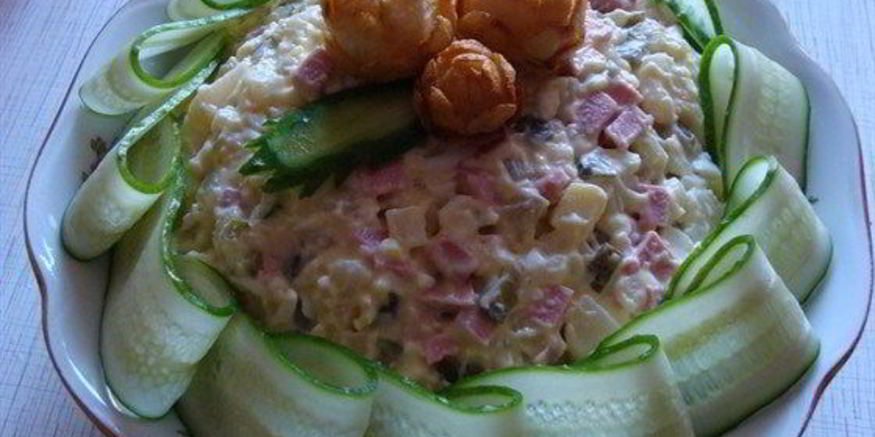 Рецепт салата оливье с мясом и свежими огурцами