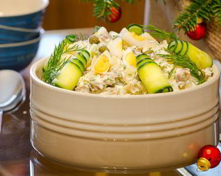 Салат Оливье с языком и свежим огурцом