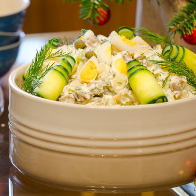 Салат Оливье с языком и свежим огурцом