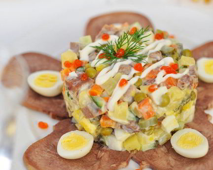 Салат Оливье с языком