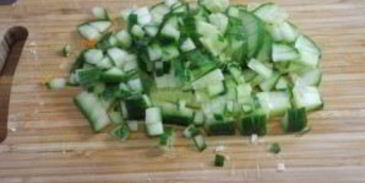 салат оливье со свежим огурцом