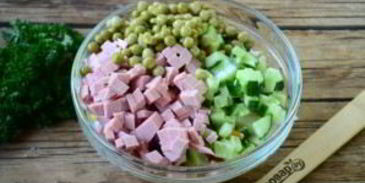 салат оливье в лаваше