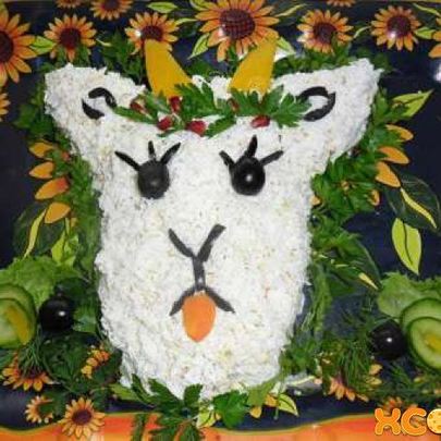 Салат Оливье в виде козы