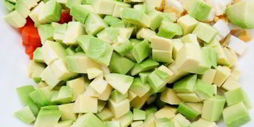 современный оливье с авокадо