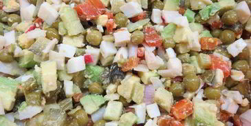 современный оливье с авокадо