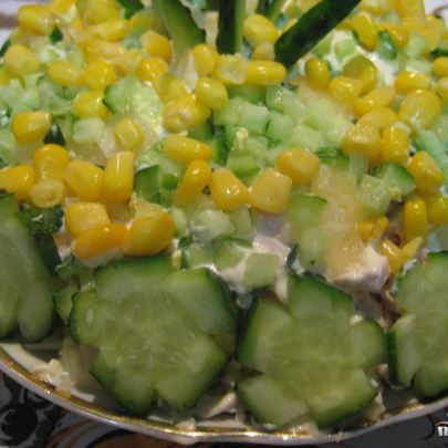 Салат из курицы с ананасом и огурцом