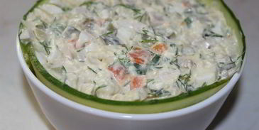 салат из курицы с сельдереем в огурце