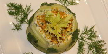 салат из курицы с сельдереем в огурце