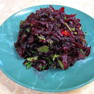 Рецепт Салата из тертой свеклы на французский манер