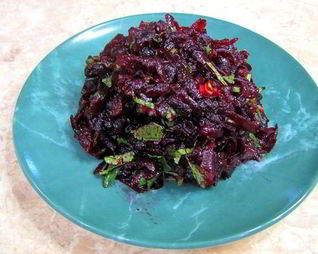 Салат из тертой свеклы на французский манер