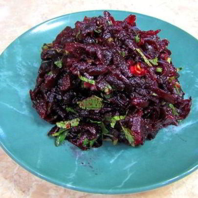 Салат из тертой свеклы на французский манер