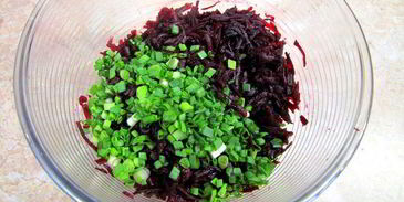 салат из тертой свеклы на французский манер