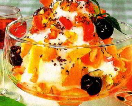 Салат Лакомка из фруктов и овощей