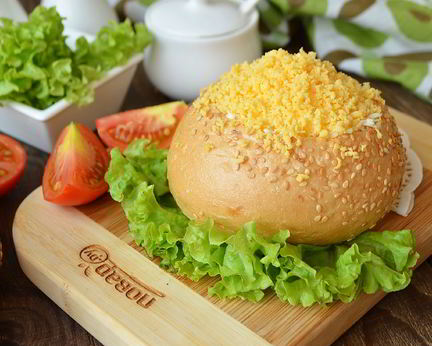 Булочки, фаршированные салатом Мимоза