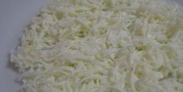 салат мимоза с консервой и сыром