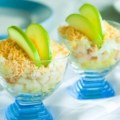 Салат Мимоза с копченой рыбой и с яблоком