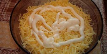 салат мимоза с копченой скумбрией