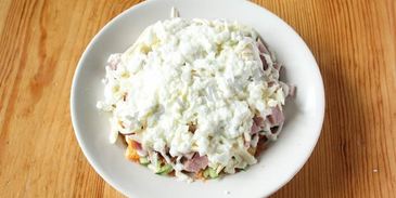 салат орхидея с чипсами и ветчиной