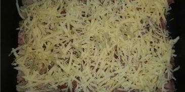 мясо с сыром и майонезом под шубой