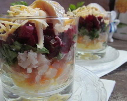 Селедка под шубой с маринованным луком