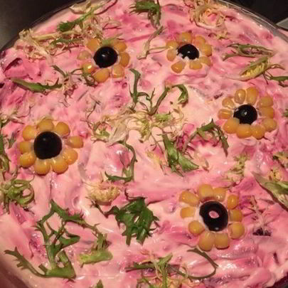 Селедка под шубой с семгой и яблоком