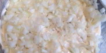 селедка под шубой с семгой и яблоком