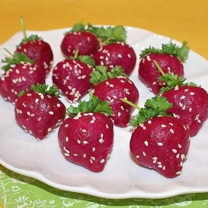 Селедка под шубой в виде клубники