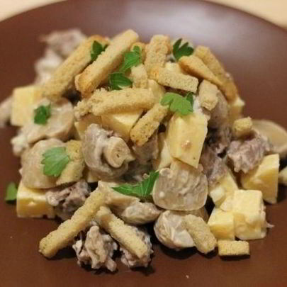 Салат с грибами и кириешками