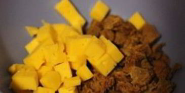 салат с грибами и кириешками