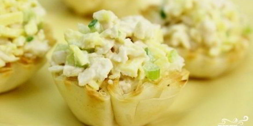 Рецепт салата с курицей и блинчиками
