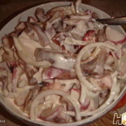 Салат с помидорами и редиской