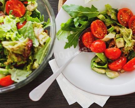 Салат с угрем копченным