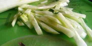 салат с вялеными помидорами и орешками