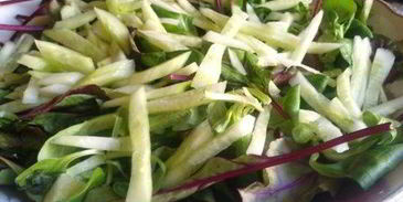 салат с вялеными помидорами и орешками