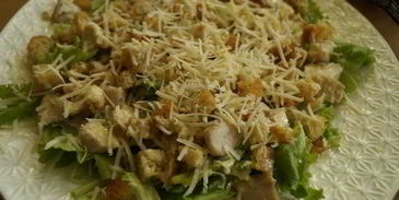 классический салат цезарь с одноименным соусом