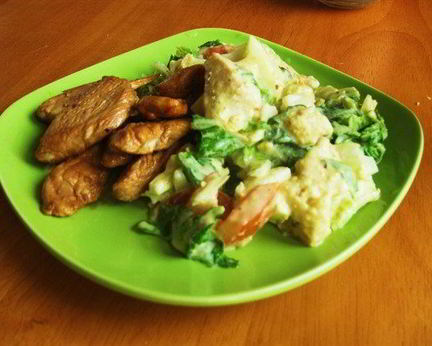 Салат Цезарь классический с курицей и горчичной заправкой