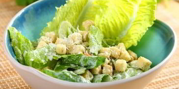 салат цезарь классический с курицей